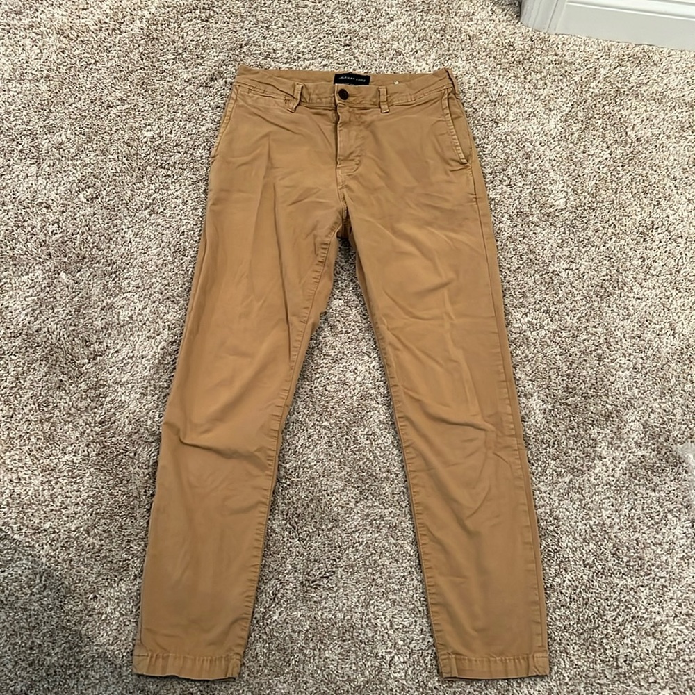 American eagle khaki slim pants size 28x30, good condition